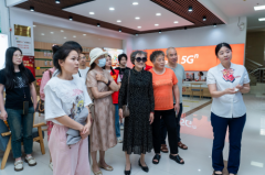 联通客户日 服务助学子—